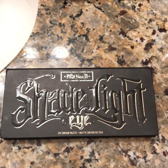 Kat Von D shade and light eye palette - Picture 1 of 3